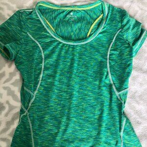 Women's XS Athleta Green Fitted Athletic tee with Pocket